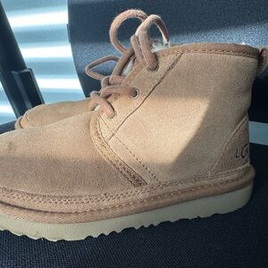 Kids boys UGG Neumal shoes size 1